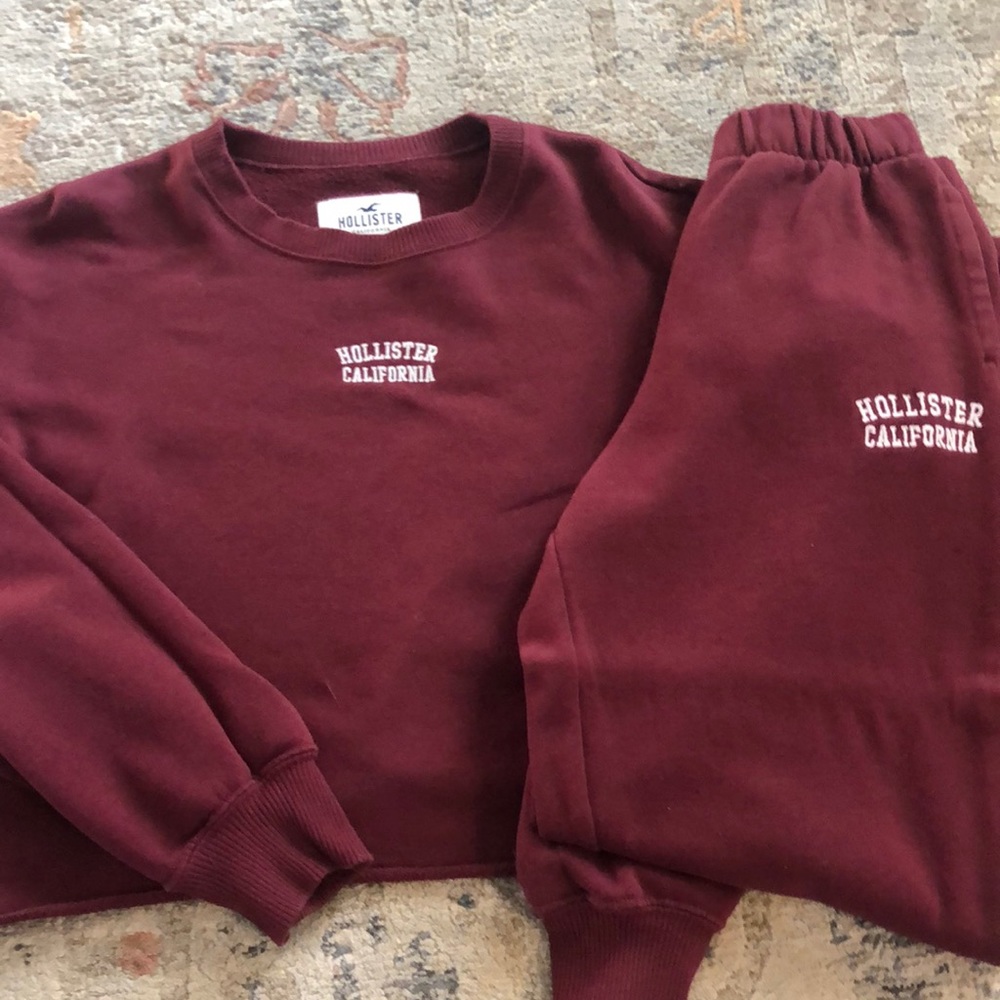 COPY - Hollister womens sweatsuit in maroon